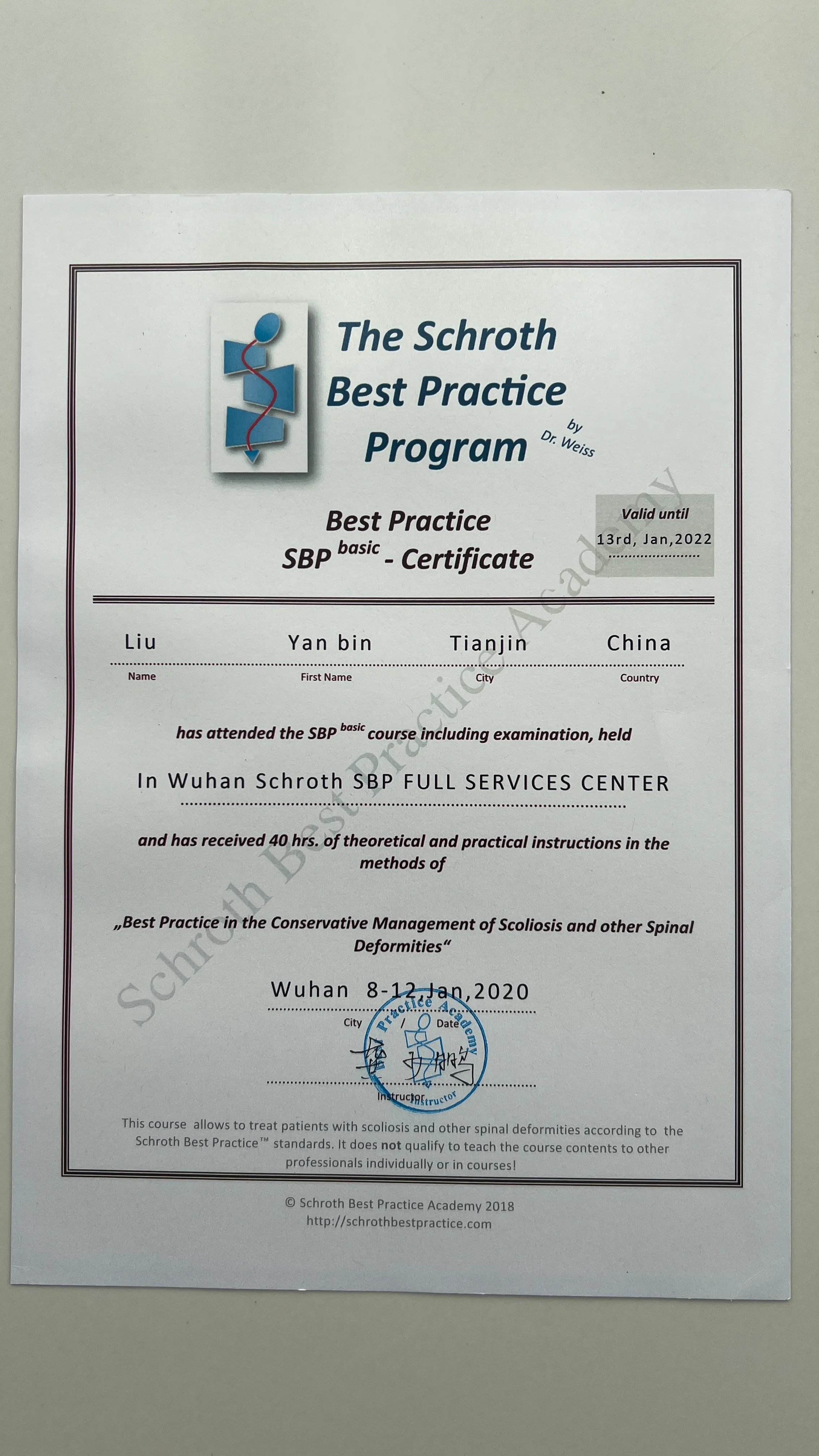 Schroth Best Practice 基础认证课程结业证书原件照片。抬头 The Schroth Best Practice Program，Best Practice SBP basic - Certificate；姓名 Liu Yan bin（Tianjin, China）；课程 Wuhan 8-12 Jan, 2020，40 hrs 理论与实操；有效期 Valid until 13rd, Jan, 2022。